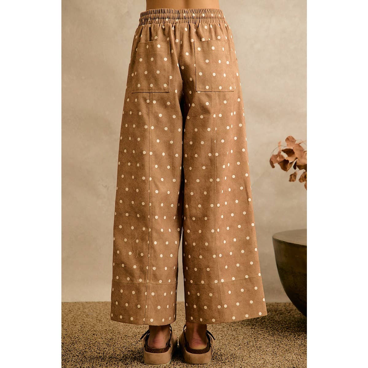 POLKA DOT ELASTICIZED WAIST WIDE PANTS: CAMEL/IVORY