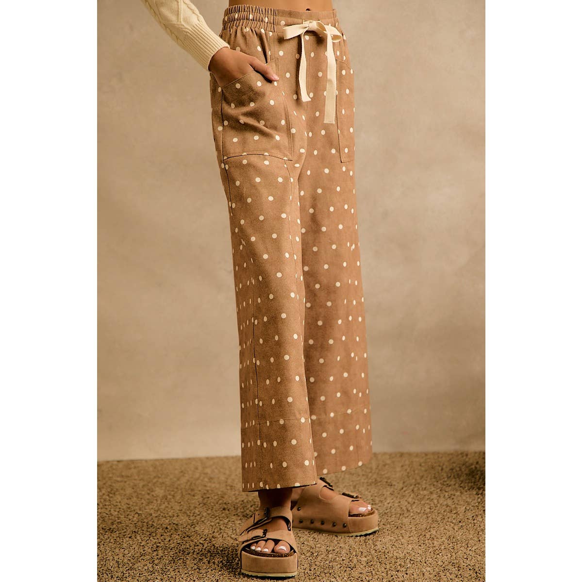 POLKA DOT ELASTICIZED WAIST WIDE PANTS: CAMEL/IVORY