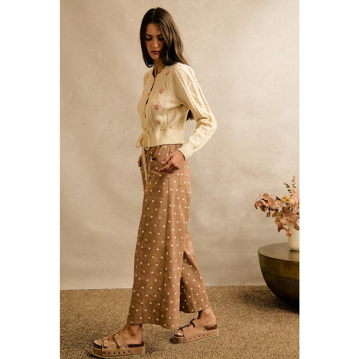POLKA DOT ELASTICIZED WAIST WIDE PANTS: CAMEL/IVORY