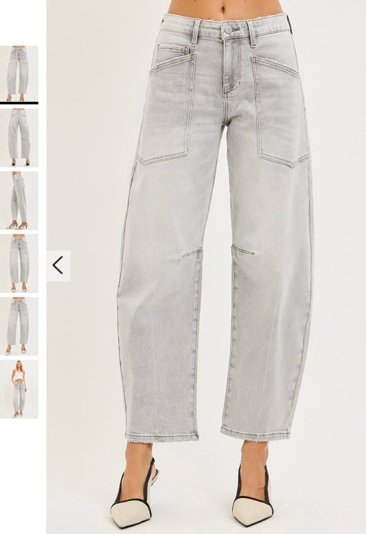 MID RISE BARREL LEG JEANS WITH PATCH POCKET DETAIL