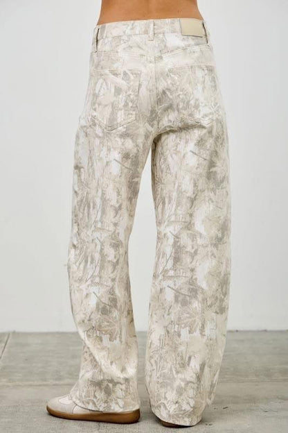 HIGH RISE LOW CURVE CAMO BARREL JEANS