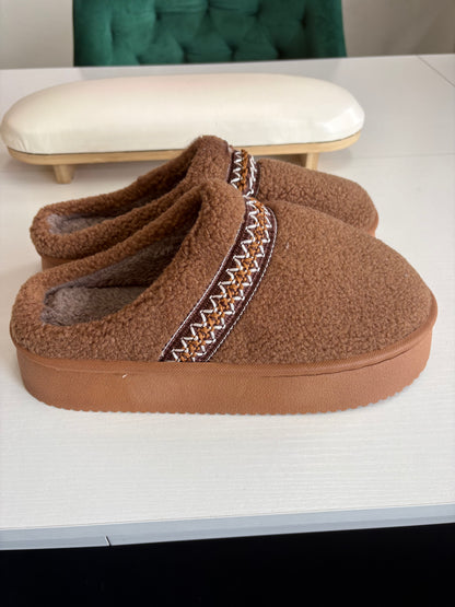 Fuzzy House Shoes/ BROWN