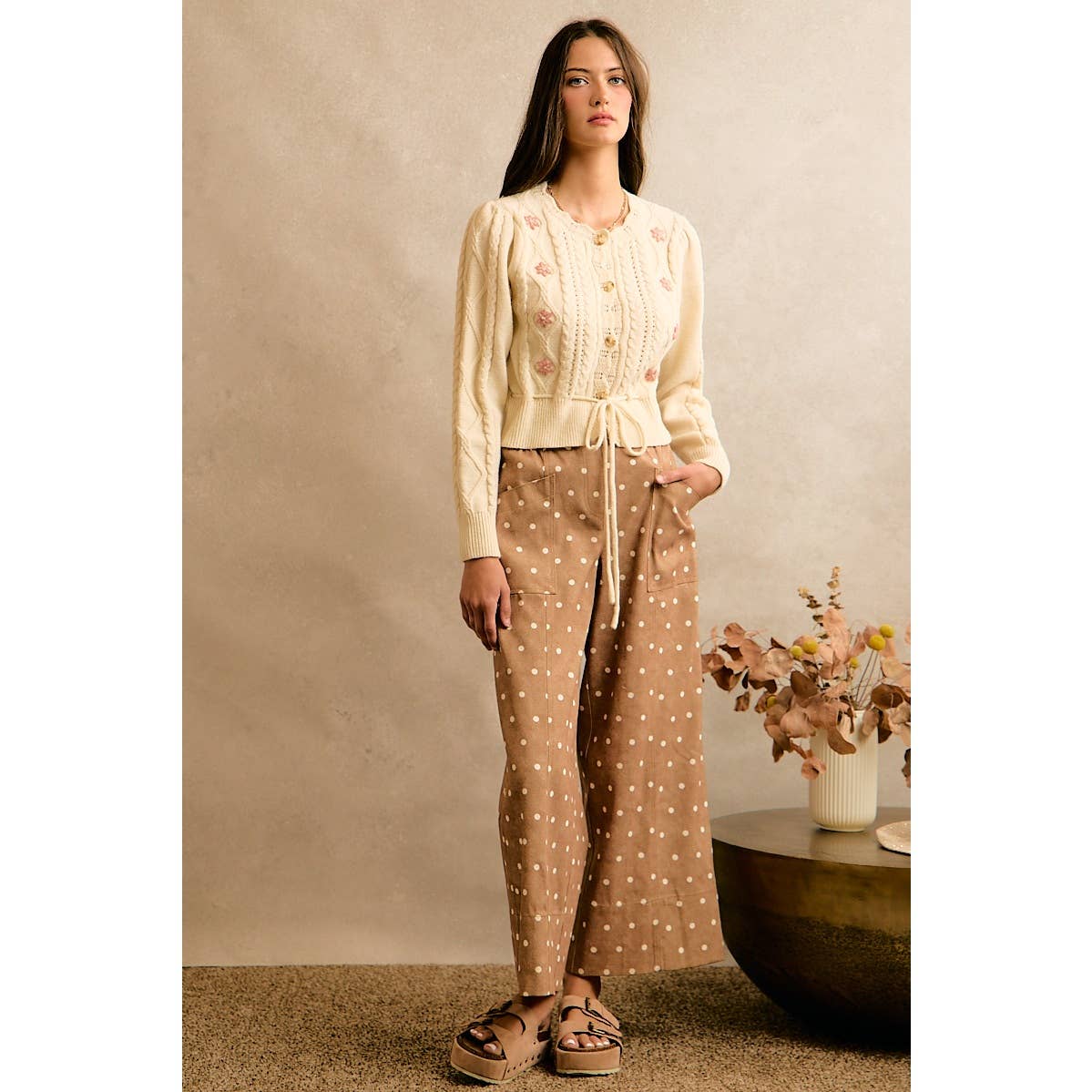 POLKA DOT ELASTICIZED WAIST WIDE PANTS: CAMEL/IVORY
