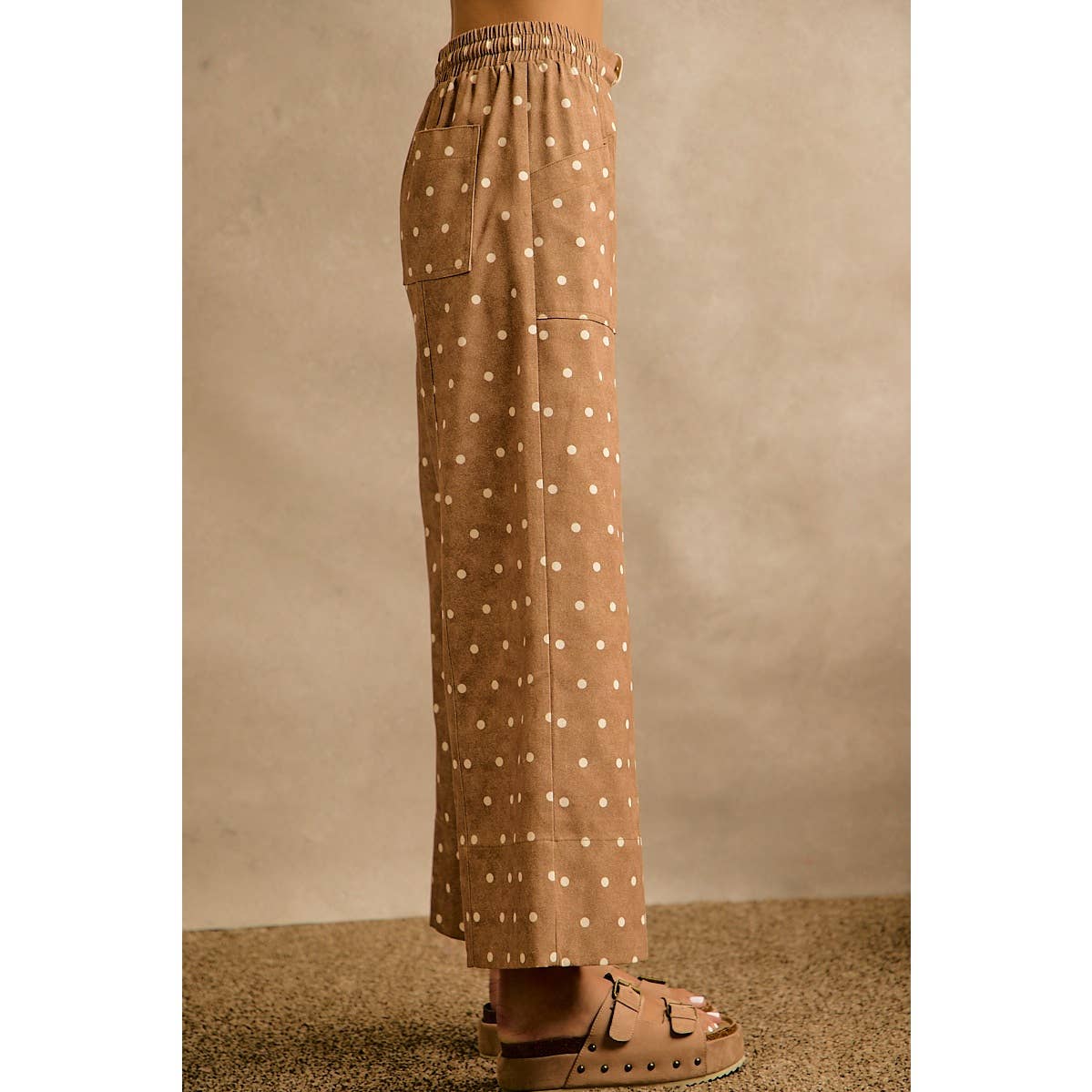 POLKA DOT ELASTICIZED WAIST WIDE PANTS: CAMEL/IVORY