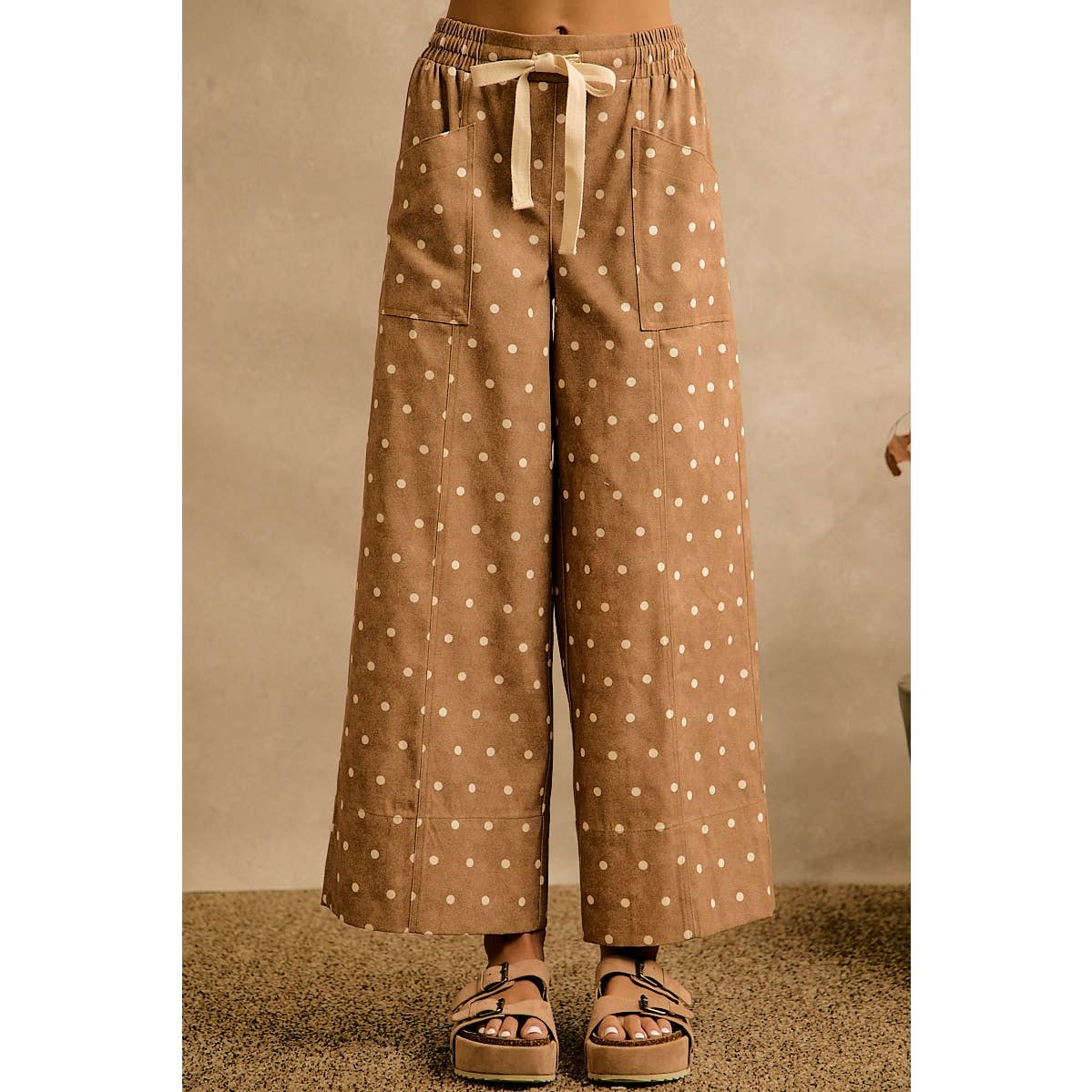 POLKA DOT ELASTICIZED WAIST WIDE PANTS: CAMEL/IVORY