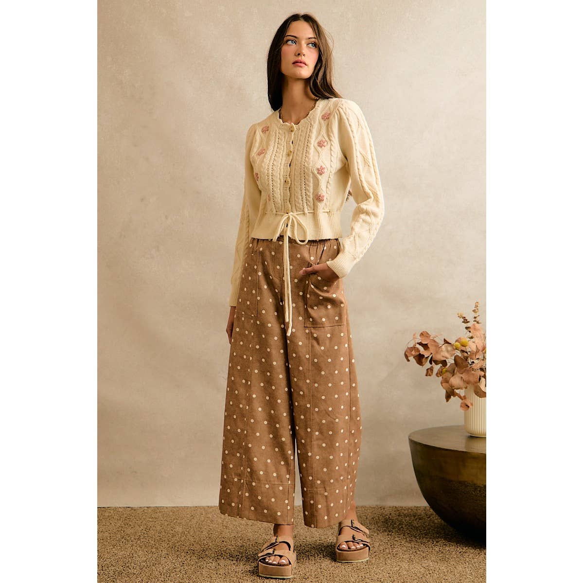 POLKA DOT ELASTICIZED WAIST WIDE PANTS: CAMEL/IVORY